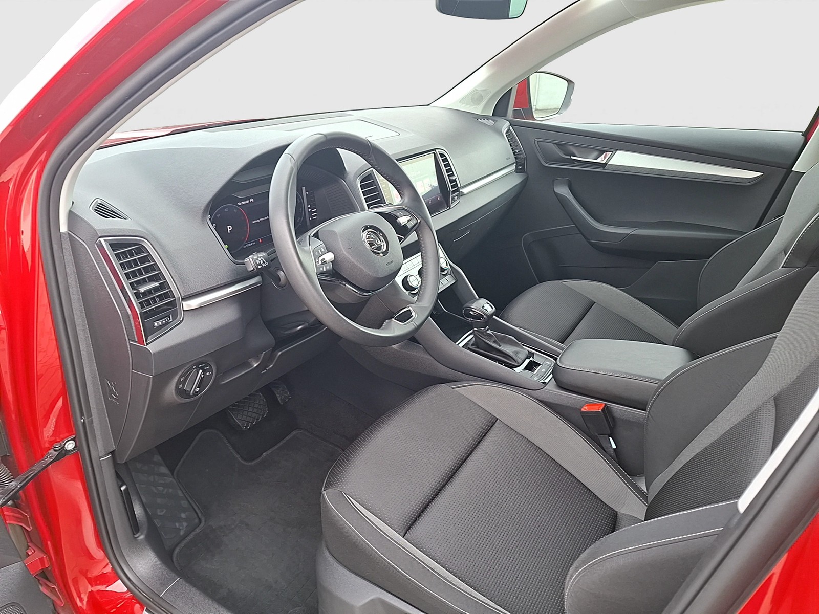 Fahrzeugabbildung SKODA Karoq TDI Tour 4x4 DSG LED AHK Navi GRA RFK SH
