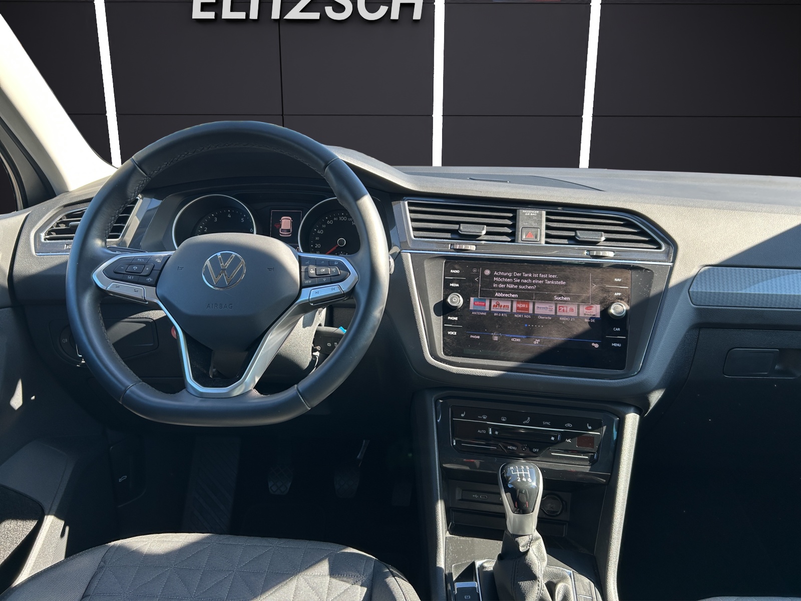Fahrzeugabbildung Volkswagen Tiguan TSI Life LED ACC NAVI RFK SHZ