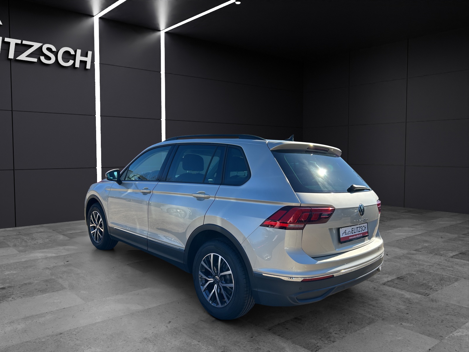 Fahrzeugabbildung Volkswagen Tiguan TSI Life LED ACC NAVI RFK SHZ
