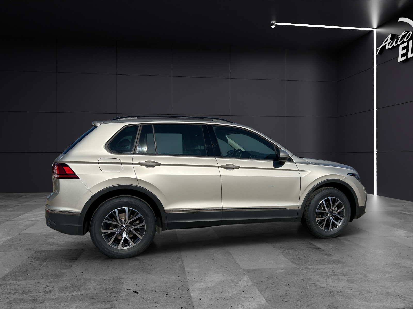 Fahrzeugabbildung Volkswagen Tiguan TSI Life LED ACC NAVI RFK SHZ