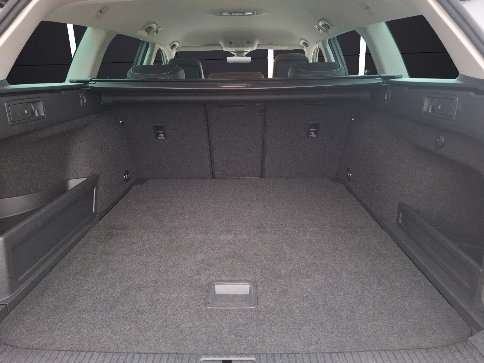 Fahrzeugabbildung Volkswagen Passat Variant TDI Elegance DSG Standhzg. Matrix Navi AID ACC RFK SH