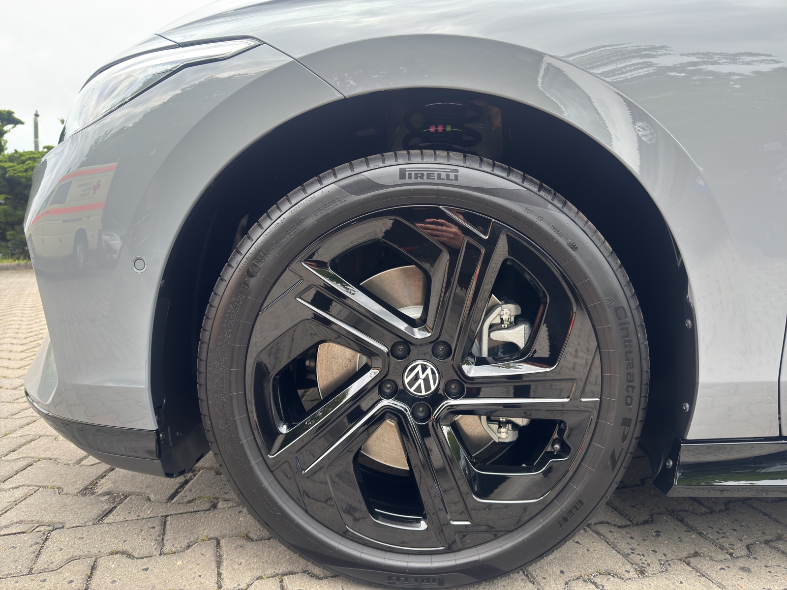 Fahrzeugabbildung Volkswagen ID.7 GTX Tourer 4MOTION 250 kW (340 PS) 86 kWh 1-Gang-Automatik GTX 4MOTION
