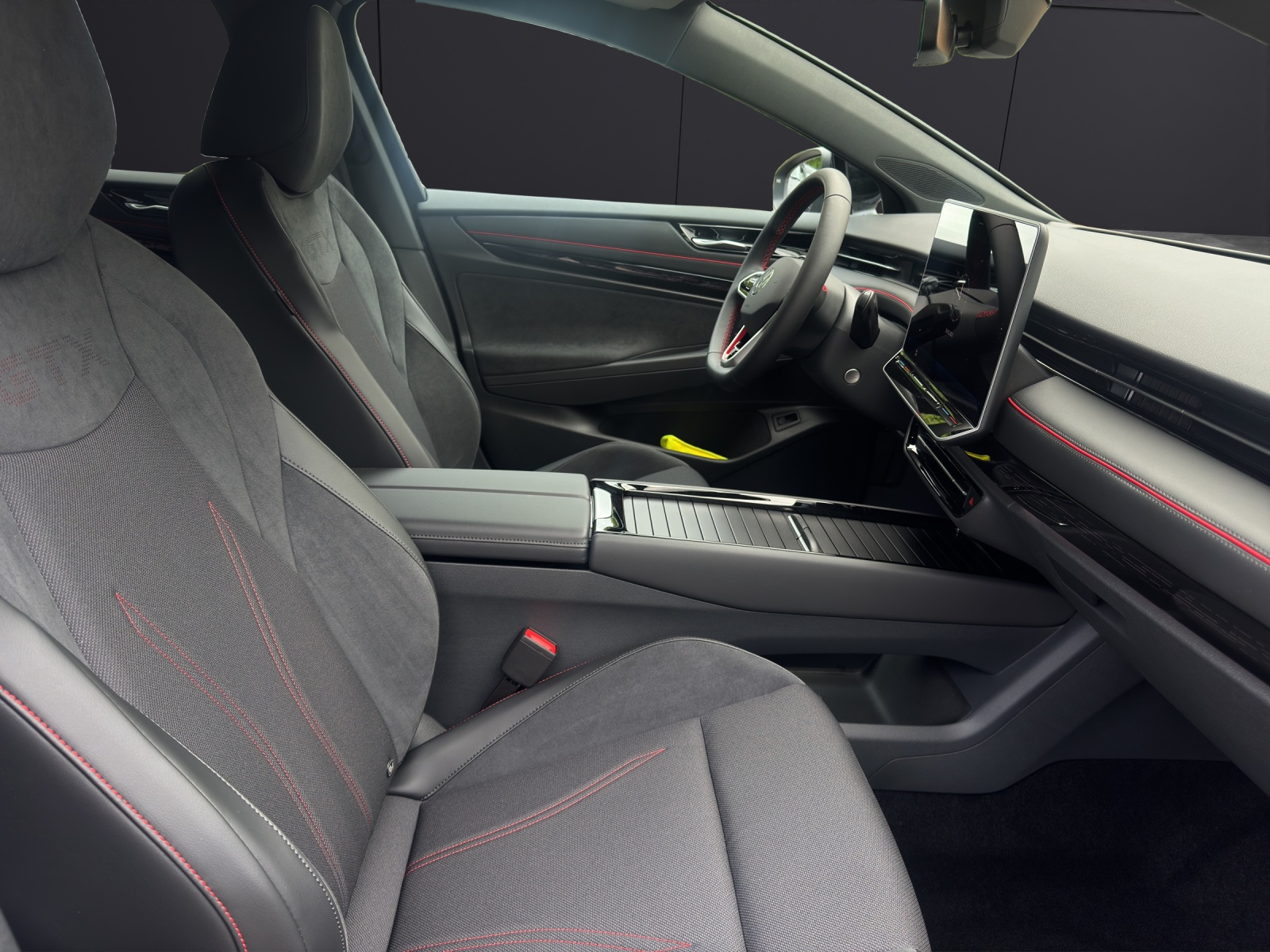 Fahrzeugabbildung Volkswagen ID.7 GTX Tourer 4MOTION 250 kW (340 PS) 86 kWh 1-Gang-Automatik GTX 4MOTION