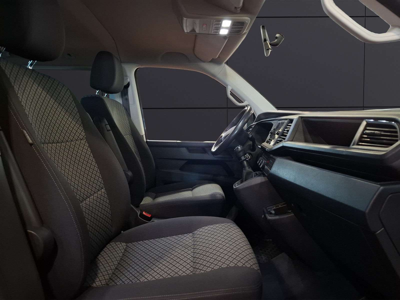 Fahrzeugabbildung Volkswagen T6 Multivan T6.1 TDI Family AHK CarPlay GRA PDC SH