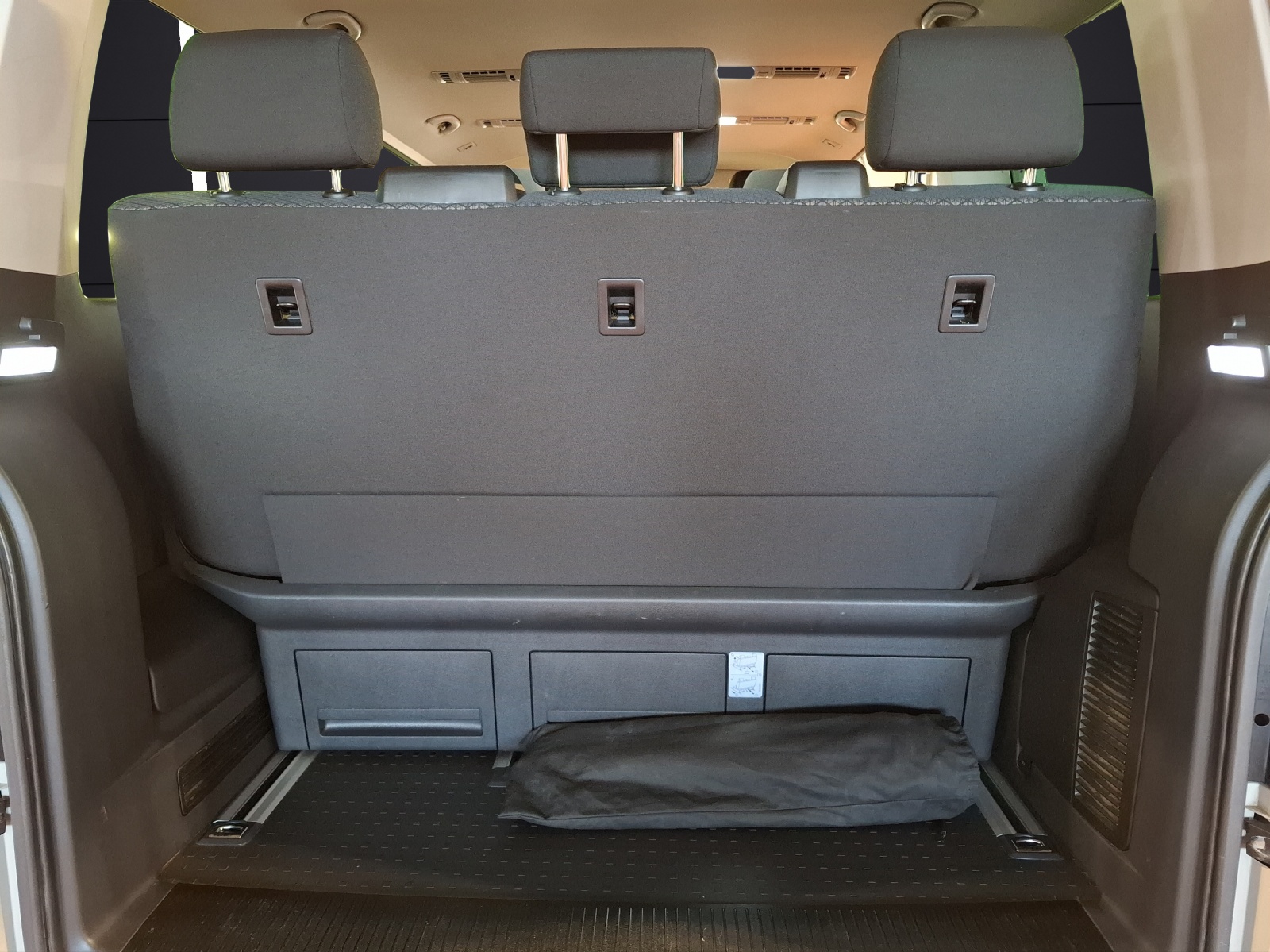 Fahrzeugabbildung Volkswagen T6 Multivan T6.1 TDI Family AHK CarPlay GRA PDC SH