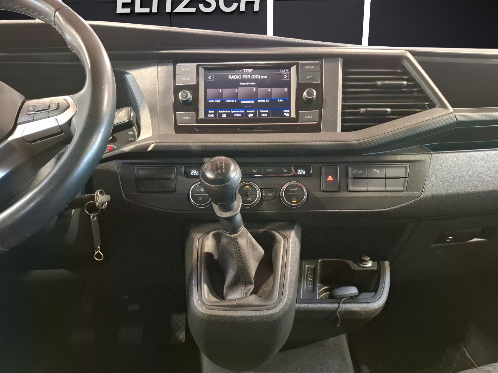 Fahrzeugabbildung Volkswagen T6 Multivan T6.1 TDI Family AHK CarPlay GRA PDC SH