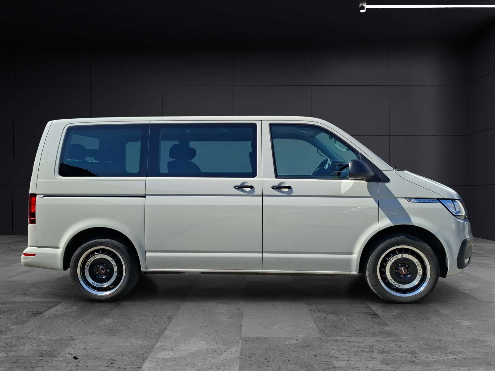 Fahrzeugabbildung Volkswagen T6 Multivan T6.1 TDI Family AHK CarPlay GRA PDC SH