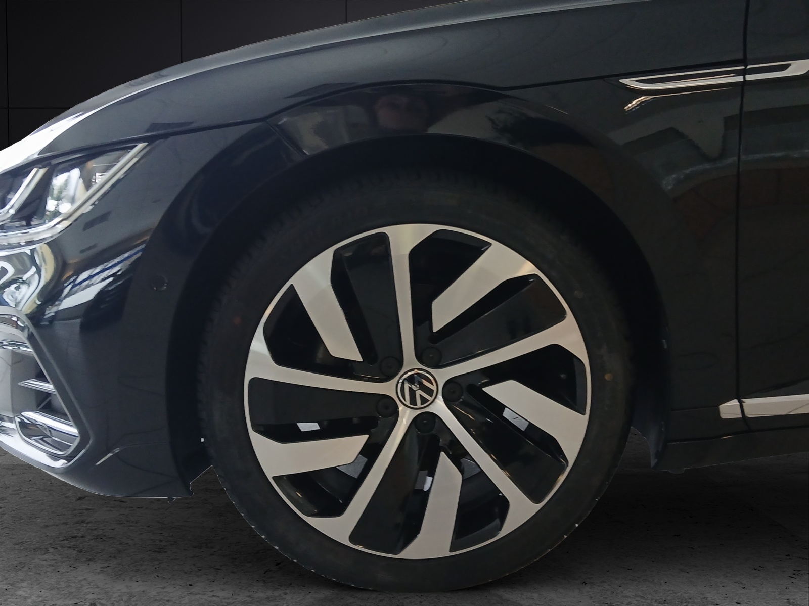 Fahrzeugabbildung Volkswagen Arteon SB TDI R-Line DSG Matrix AHK Navi AID ACC RFK SH 19