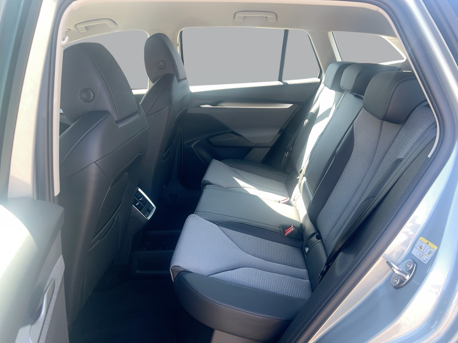 Fahrzeugabbildung SKODA Enyaq 60 Essence AHZV NAVI RFK ACC