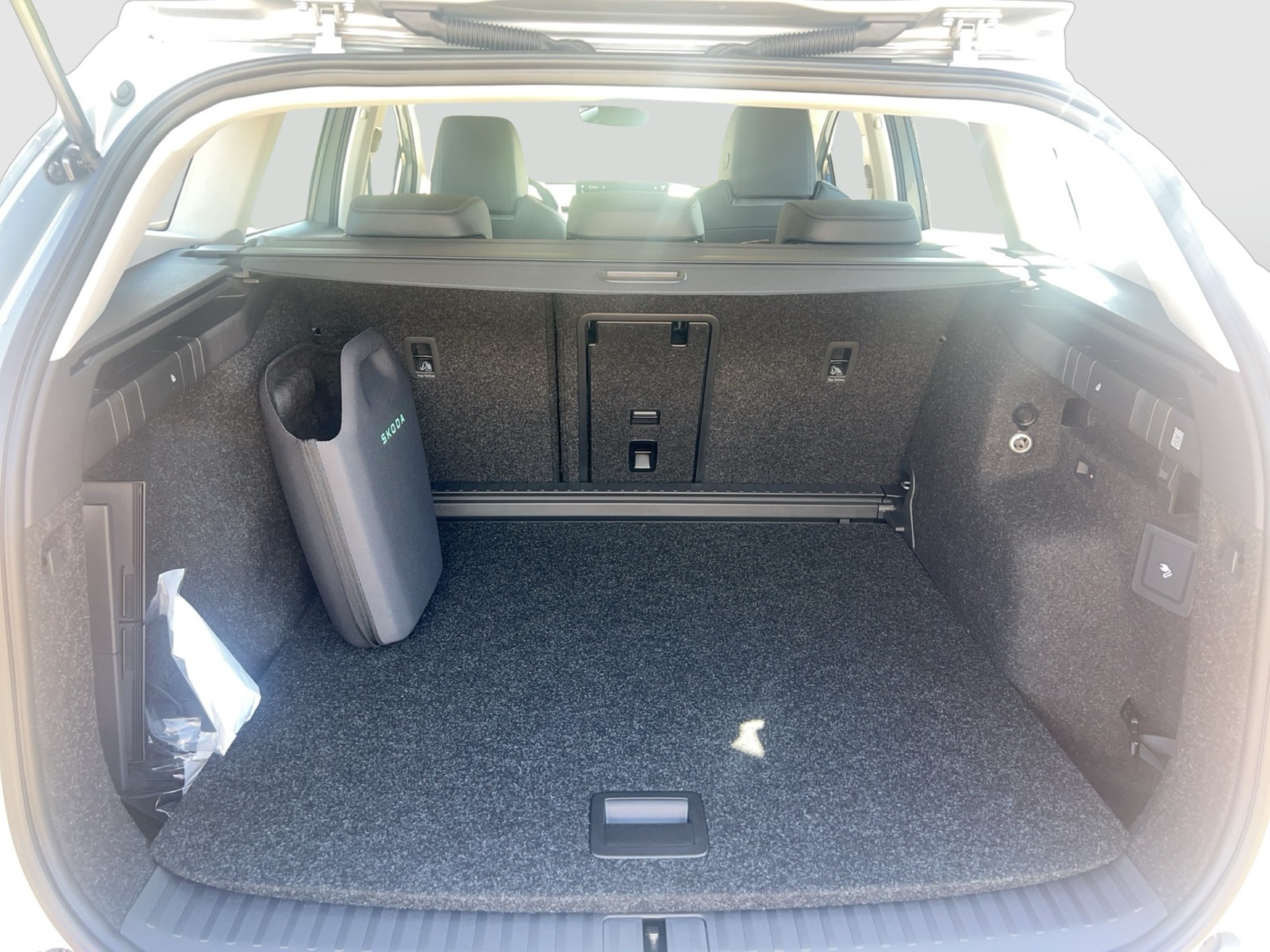 Fahrzeugabbildung SKODA Enyaq 60 Essence AHZV NAVI RFK ACC
