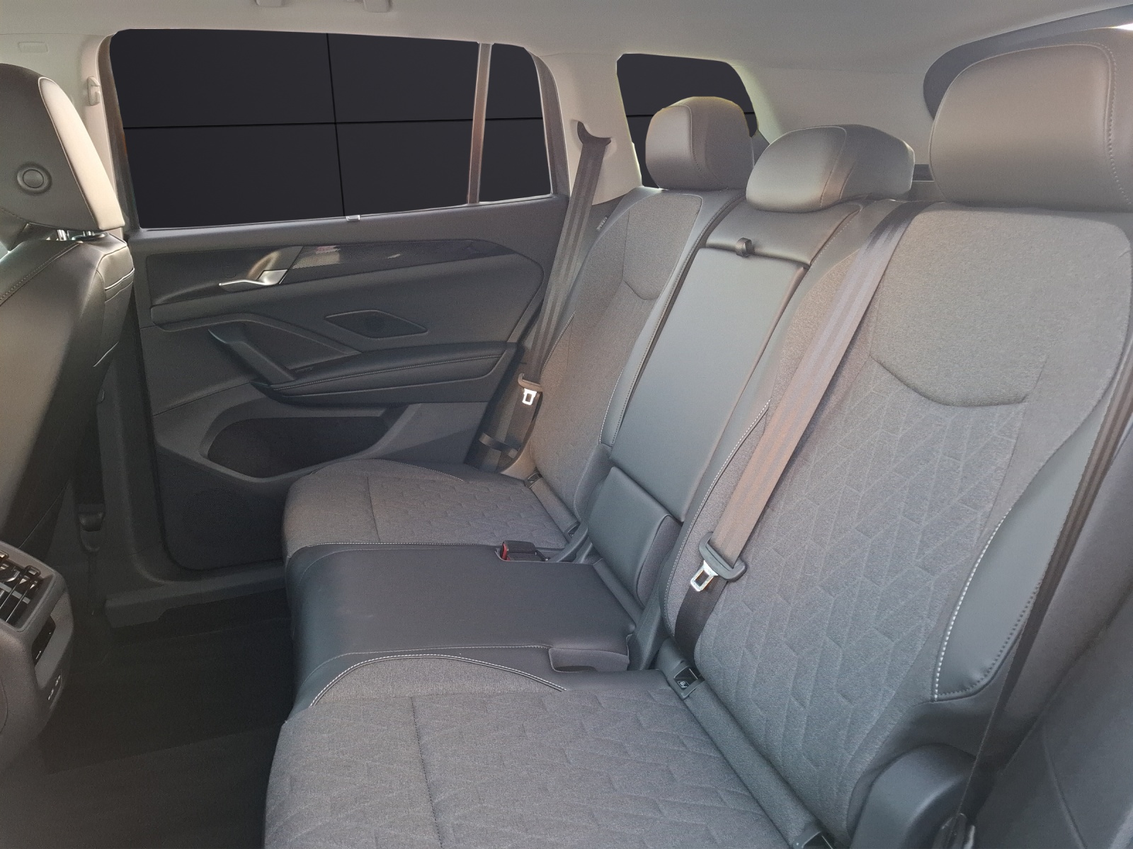 Fahrzeugabbildung Volkswagen Tayron eTSI Life DSG LED AHK NAvi AID ACC RFK SH