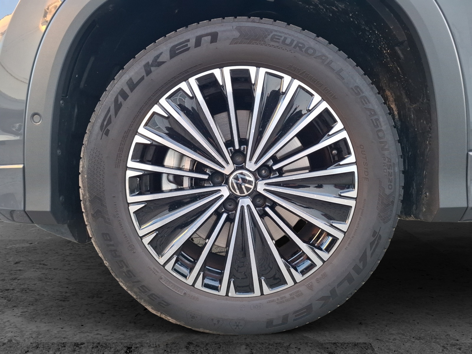 Fahrzeugabbildung Volkswagen Tayron eTSI Life DSG LED AHK NAvi AID ACC RFK SH