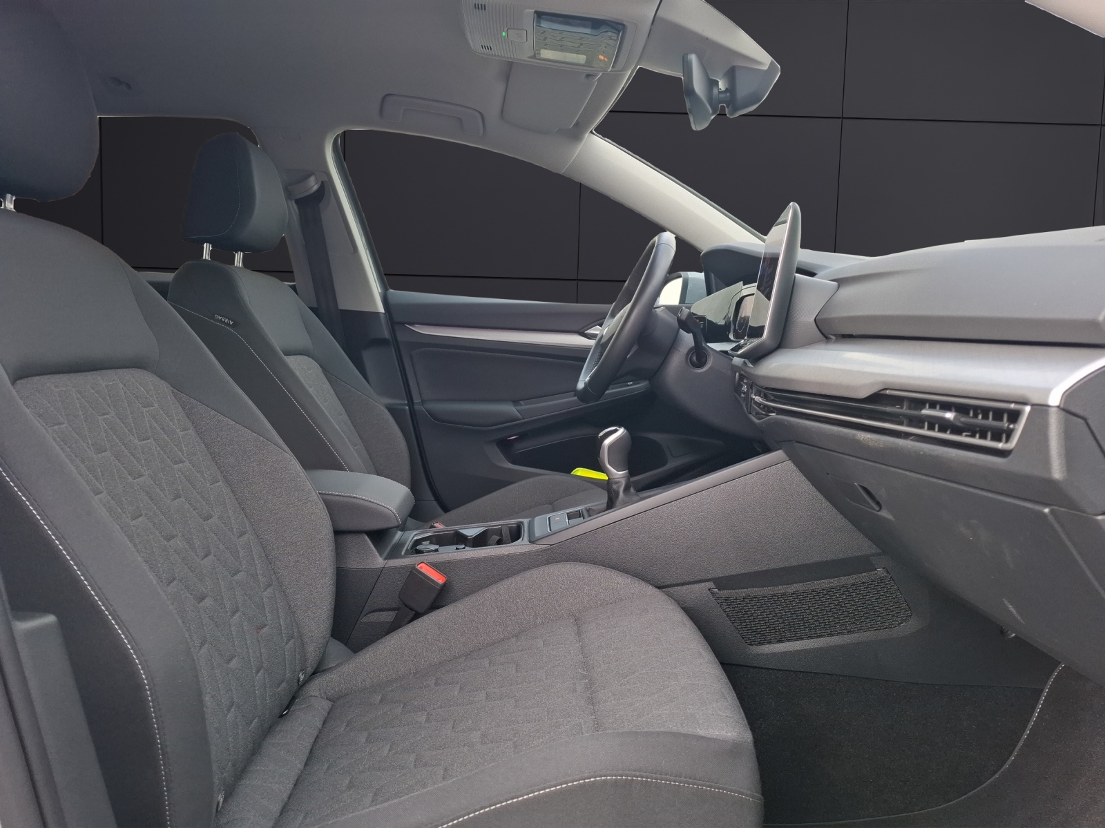 Fahrzeugabbildung Volkswagen Golf VIII Variant TSI Life STH LED Navi ACC HUD PDC SH LM