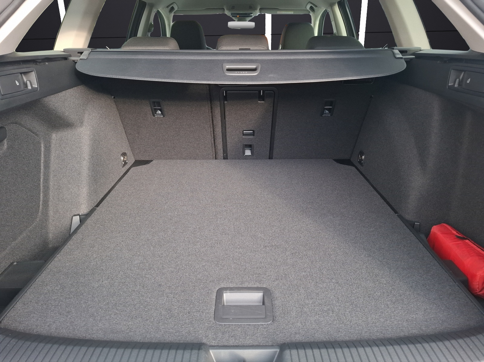 Fahrzeugabbildung Volkswagen Golf VIII Variant TSI Life STH LED Navi ACC HUD PDC SH LM