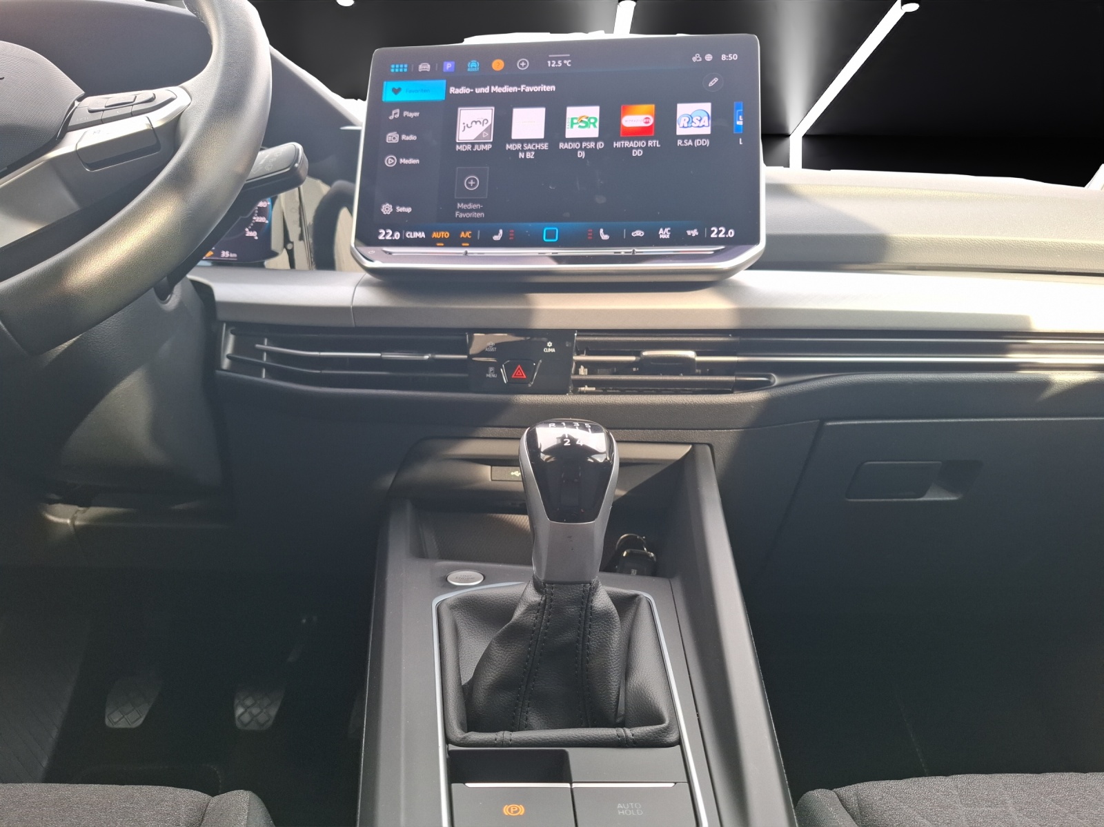 Fahrzeugabbildung Volkswagen Golf VIII Variant TSI Life STH LED Navi ACC HUD PDC SH LM