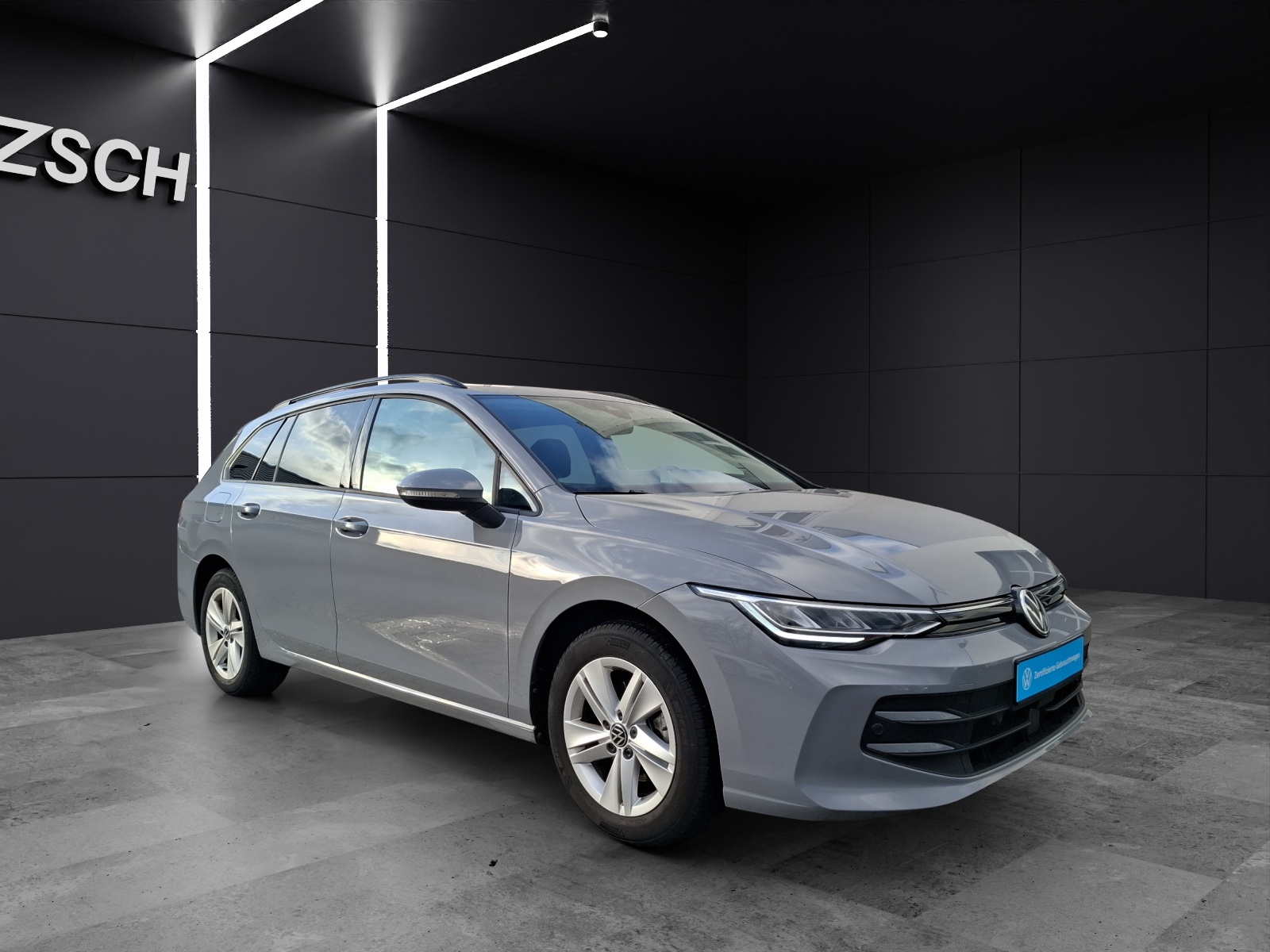 Fahrzeugabbildung Volkswagen Golf VIII Variant TSI Life STH LED Navi ACC HUD PDC SH LM