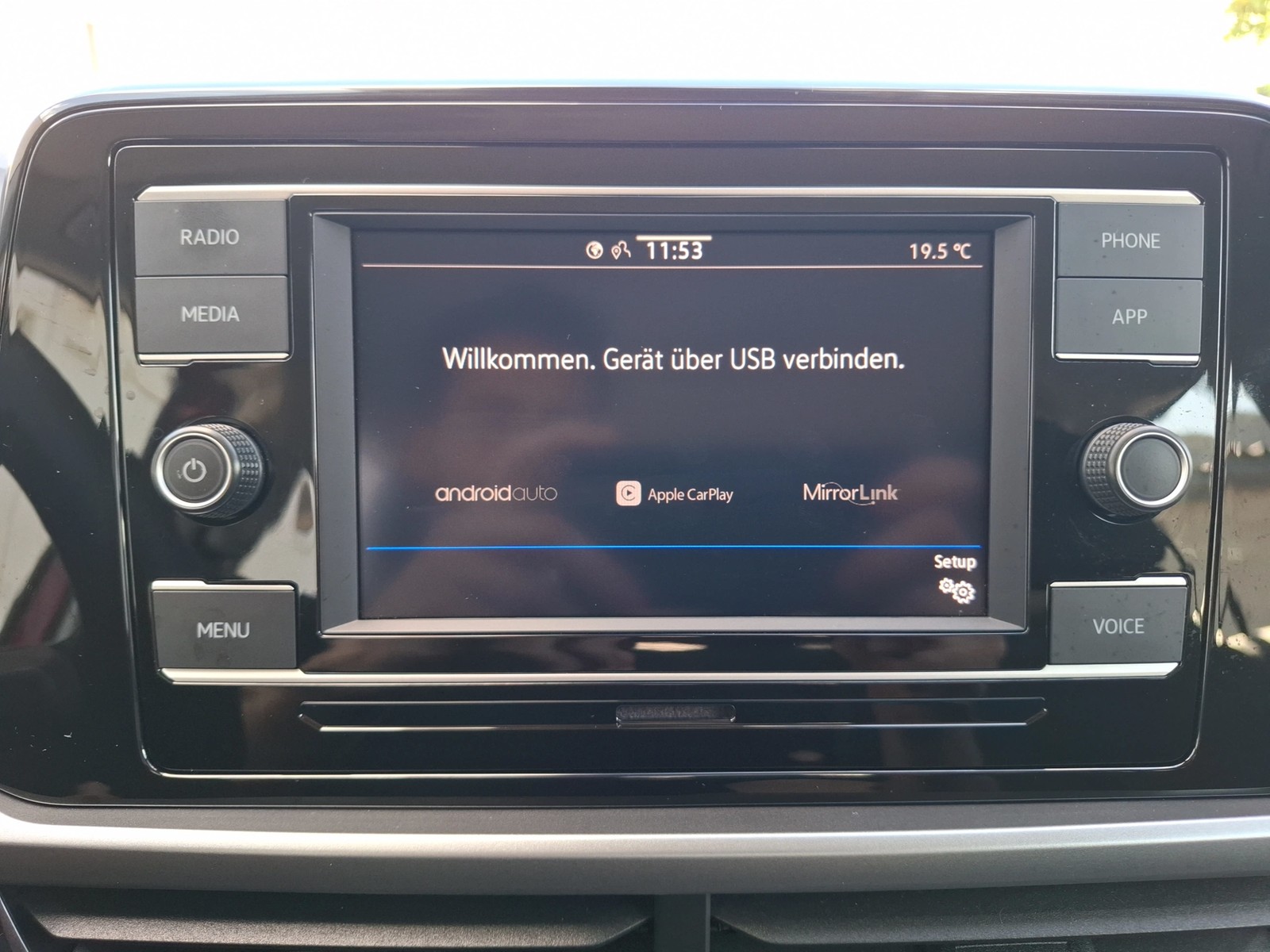 Fahrzeugabbildung Volkswagen T-Roc TSI Life DSG LED AHK Navi AID ACC RFK SH