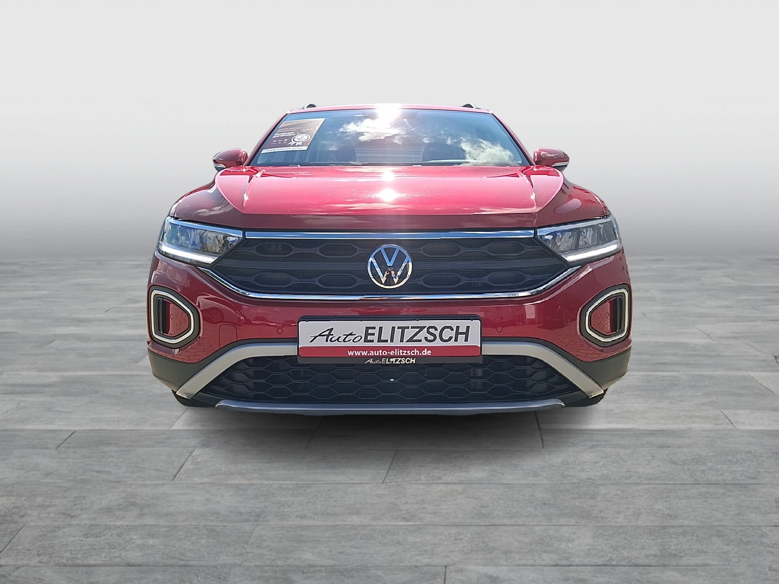 Fahrzeugabbildung Volkswagen T-Roc TSI Life DSG LED AHK Navi AID ACC RFK SH