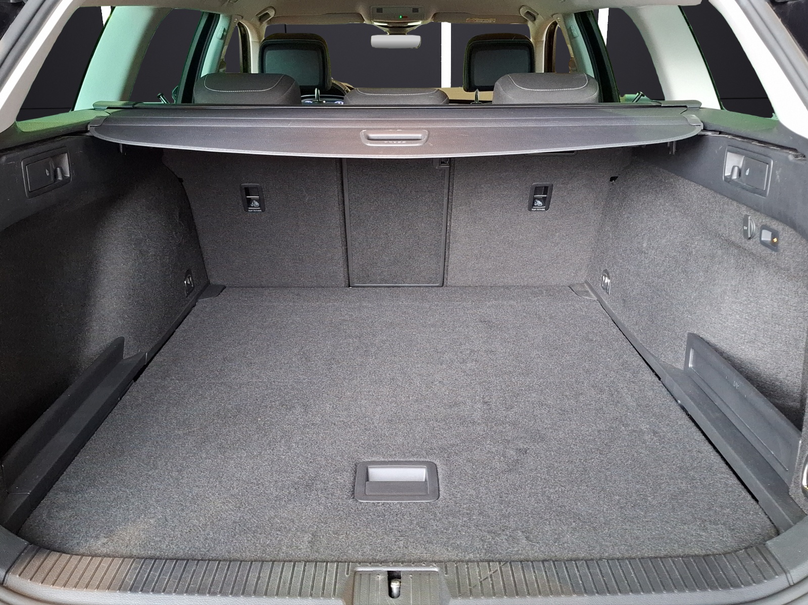 Fahrzeugabbildung Volkswagen Passat Variant TDI Business DSG Matrix AHK Navi AID ACC RFK SH