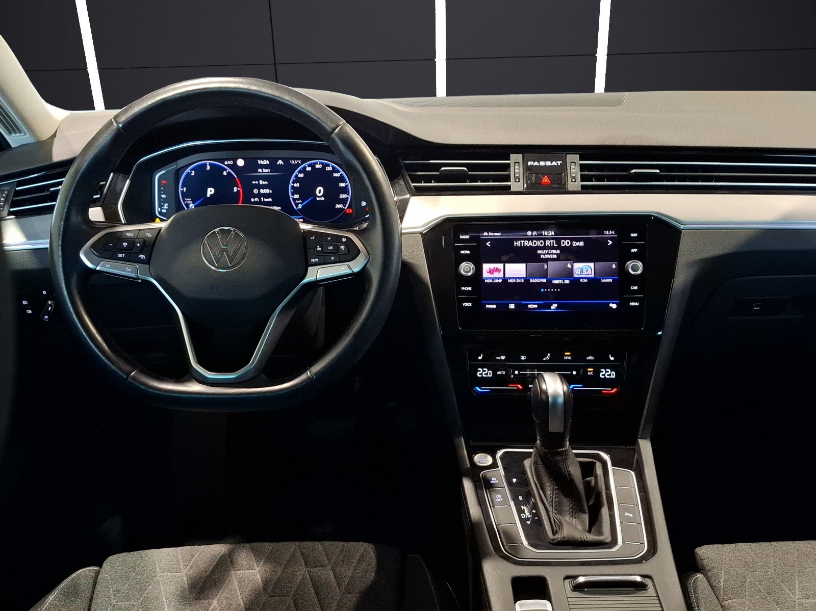 Fahrzeugabbildung Volkswagen Passat Variant TDI Business DSG Matrix AHK Navi AID ACC RFK SH