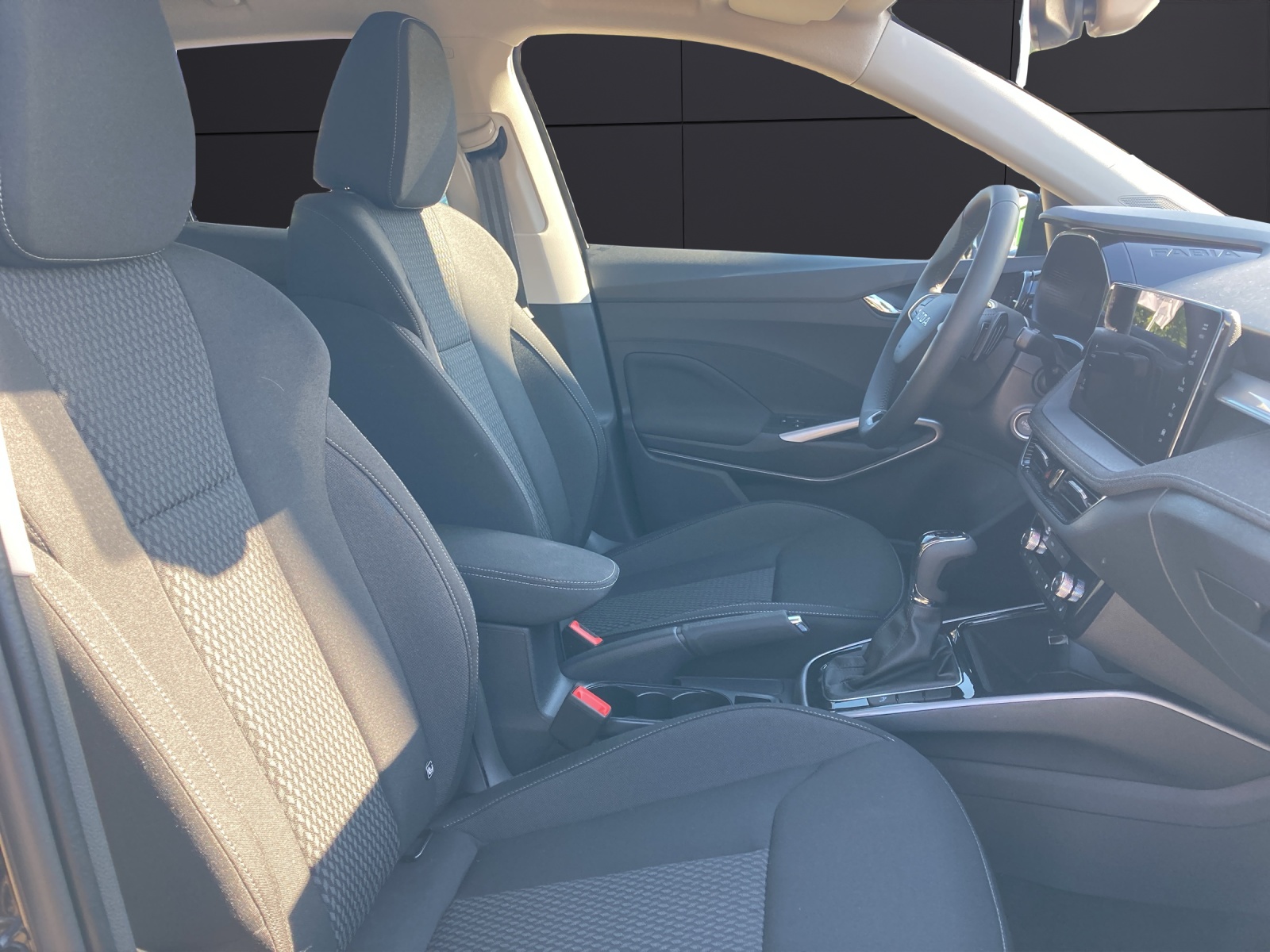 Fahrzeugabbildung SKODA Fabia Tour 1.0TSI DSG 85KW 7-Gang NAV, LED, ACC, WINTER PLUS
