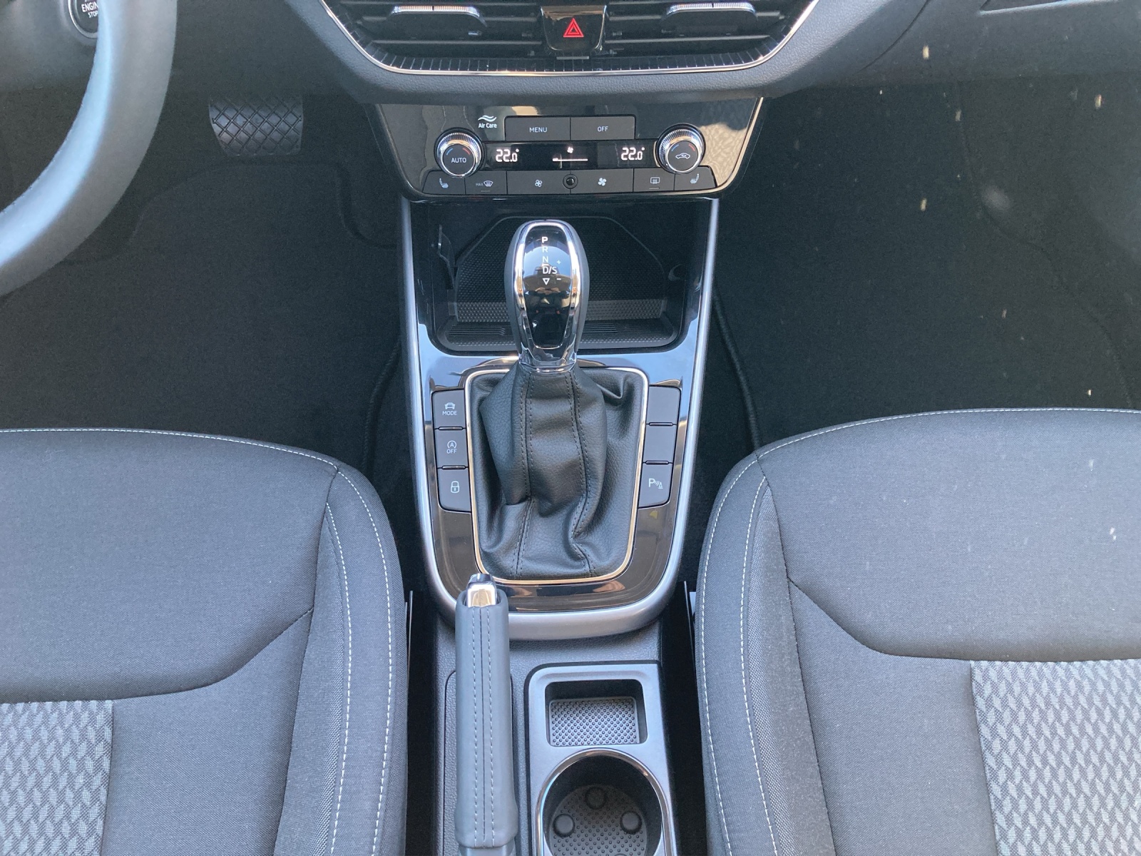 Fahrzeugabbildung SKODA Fabia Tour 1.0TSI DSG 85KW 7-Gang NAV, LED, ACC, WINTER PLUS
