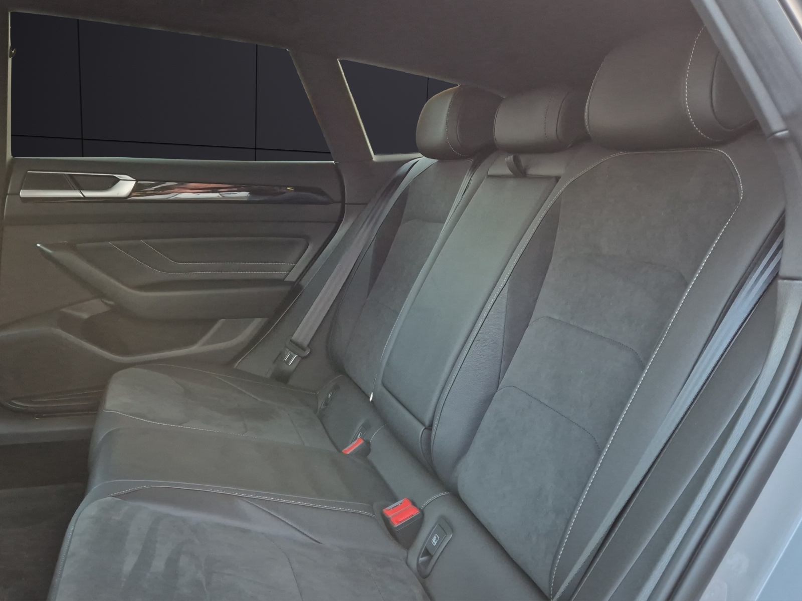 Fahrzeugabbildung Volkswagen Arteon SB TDI R-Line DSG 4M Matrix Navi AID ACC RFK SH 19