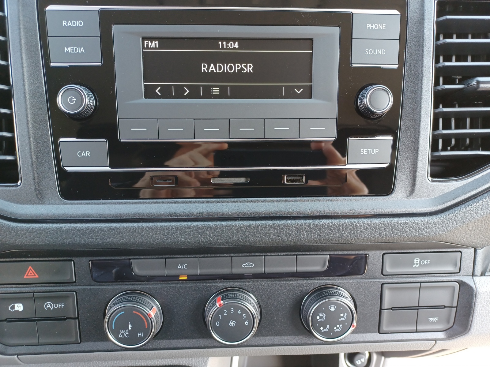 Fahrzeugabbildung Volkswagen Crafter Kasten 35 TDI MR KLIMA AHK RADIO HOLZFUSSBODEN