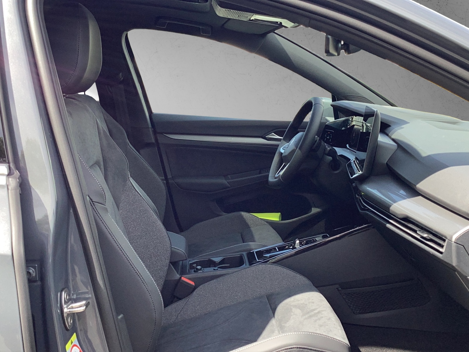 Fahrzeugabbildung Volkswagen Golf VIII eTSI Edition 50 DSG Matrix AHK Pano HUD Kamera DCC ACC