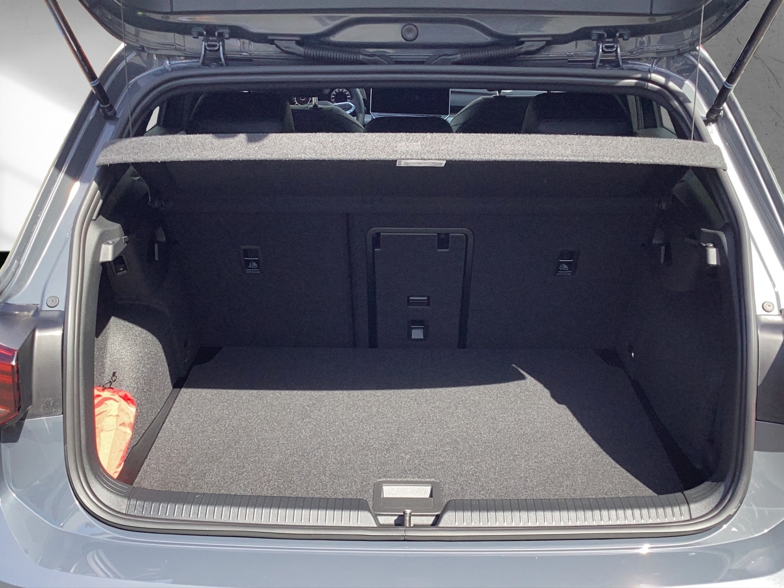 Fahrzeugabbildung Volkswagen Golf VIII eTSI Edition 50 DSG Matrix AHK Pano HUD Kamera DCC ACC