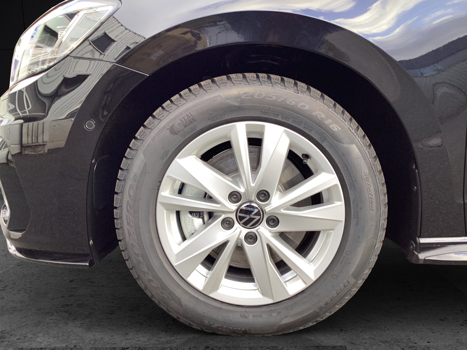 Fahrzeugabbildung Volkswagen Touran Comfortline BMT/Start-Stopp AHZV IQ.LIGHT ACC DAB*