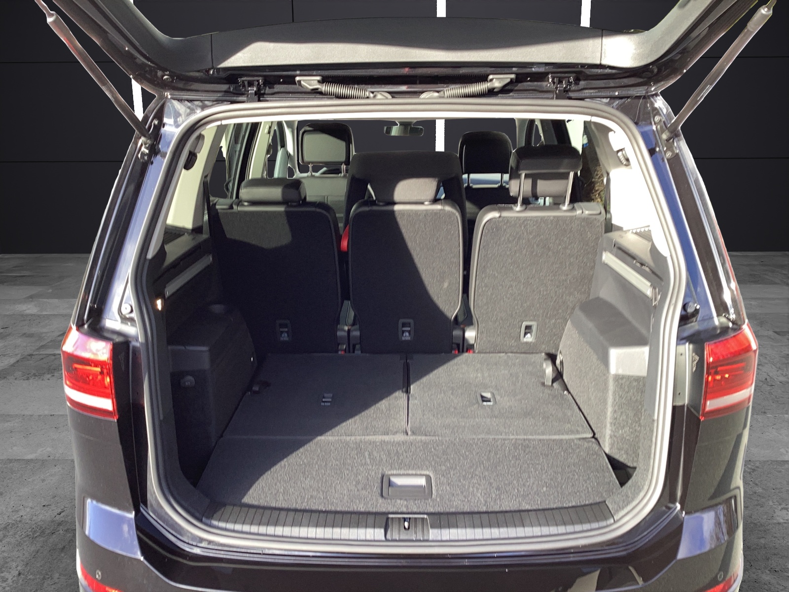 Fahrzeugabbildung Volkswagen Touran Comfortline BMT/Start-Stopp AHZV IQ.LIGHT ACC DAB*