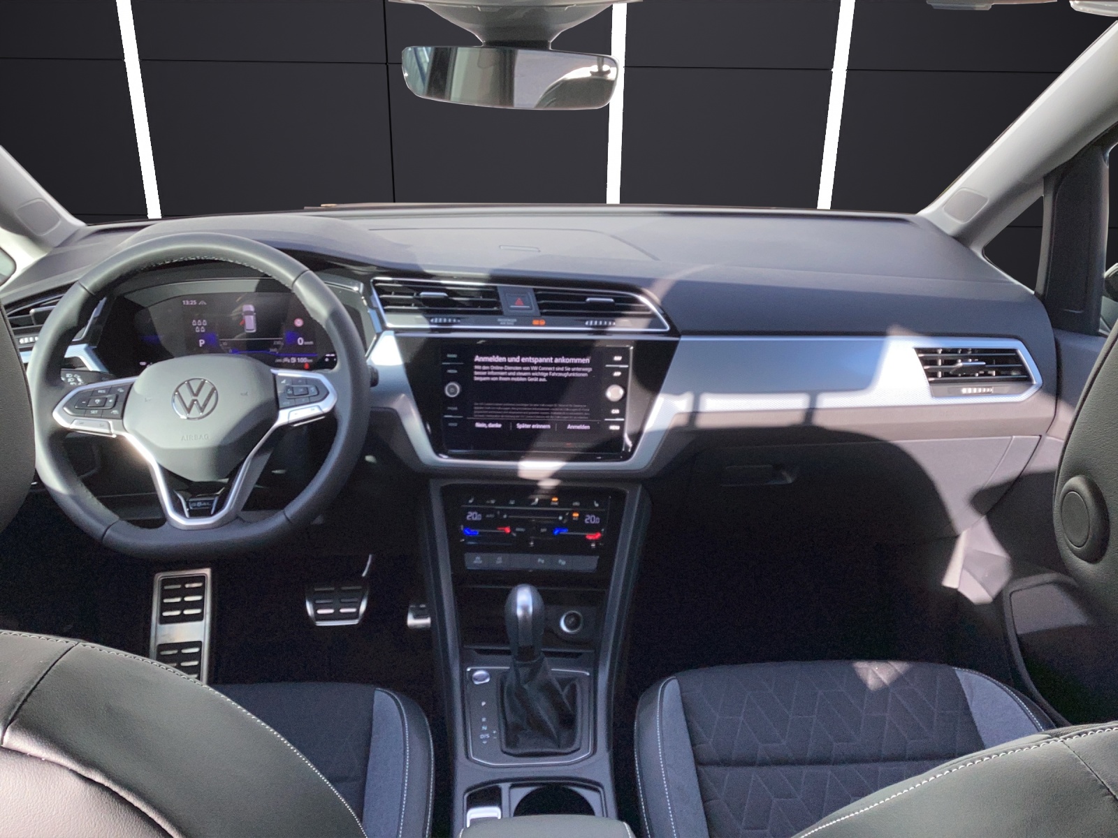 Fahrzeugabbildung Volkswagen Touran Comfortline BMT/Start-Stopp AHZV IQ.LIGHT ACC DAB*