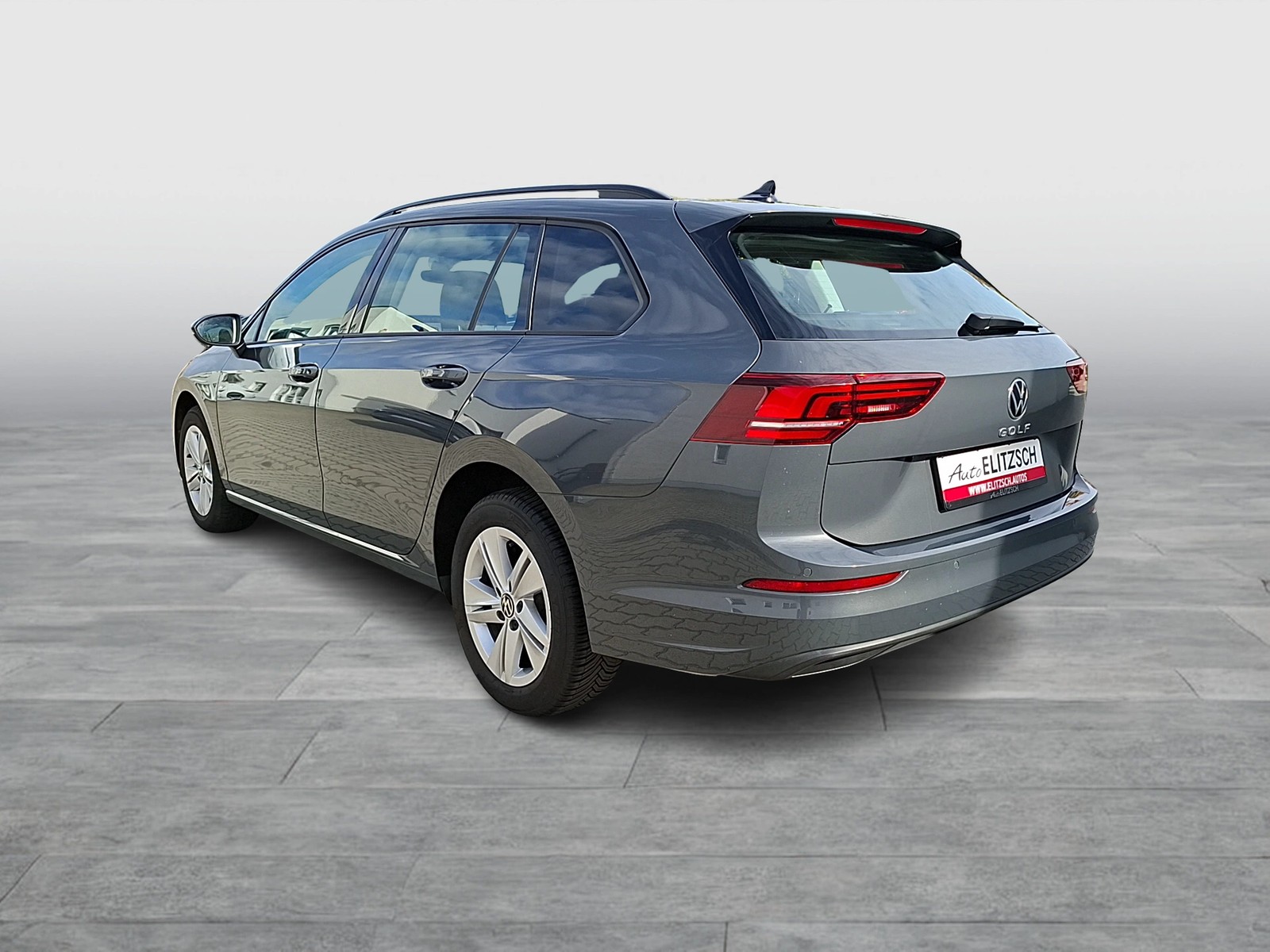 Fahrzeugabbildung Volkswagen Golf VIII Variant TSI Life LEDplus Navi AID ACC PDC SH