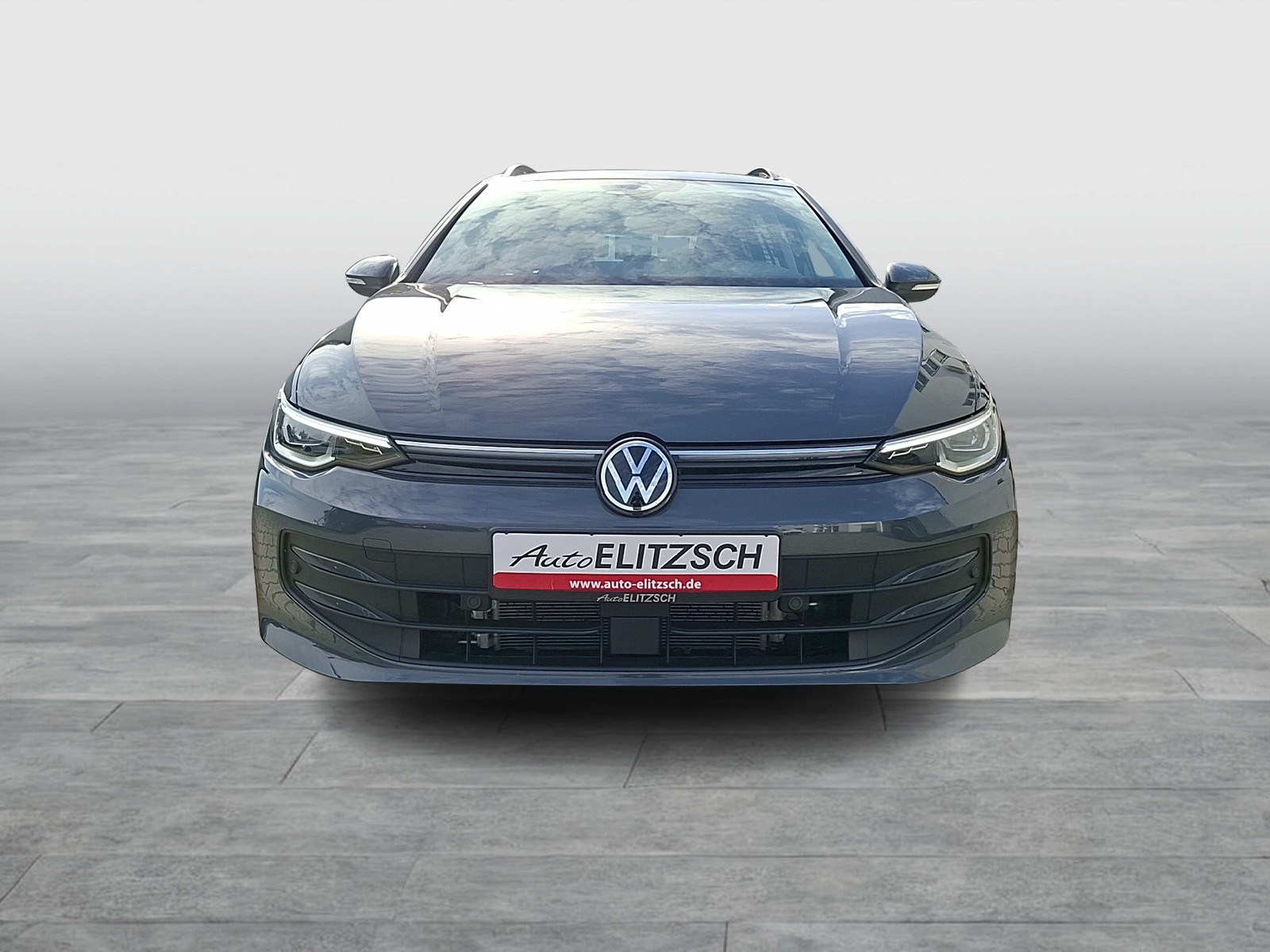 Fahrzeugabbildung Volkswagen Golf VIII Variant TSI Life LEDplus Navi AID ACC PDC SH
