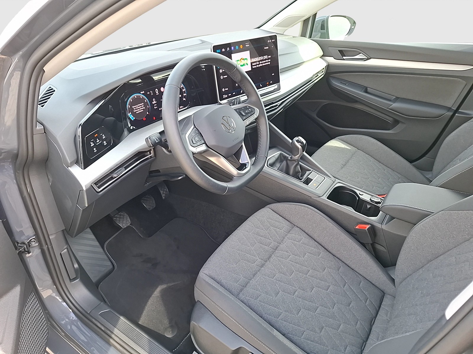 Fahrzeugabbildung Volkswagen Golf VIII Variant TSI Life LEDplus Navi AID ACC PDC SH