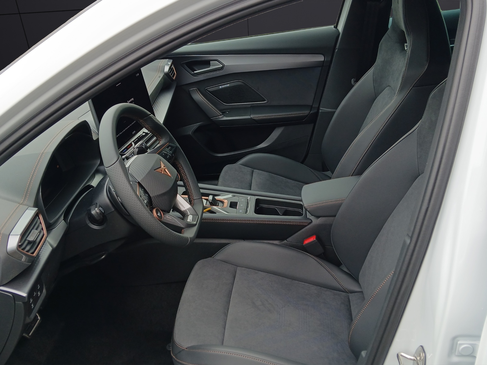 Fahrzeugabbildung CUPRA Formentor VZ e-Hybrid DSG Martrix AHK Navi ACC RFK SH 19