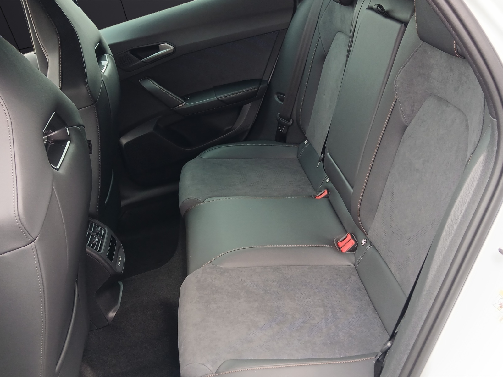 Fahrzeugabbildung CUPRA Formentor VZ e-Hybrid DSG Martrix AHK Navi ACC RFK SH 19