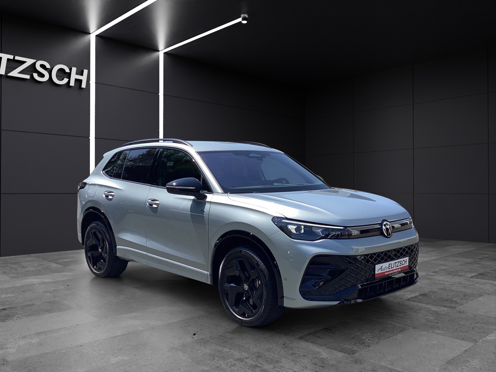 Fahrzeugabbildung Volkswagen Tiguan 1.5 TSI eHybrid 200 kW R-Line AHZV IQ.LIGHTPark Assist Pro WR