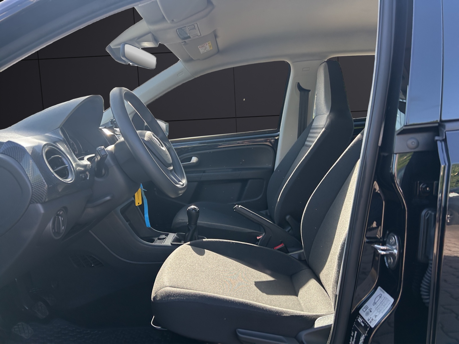Fahrzeugabbildung Volkswagen up! Klima SHZ GRA RFK maps+more