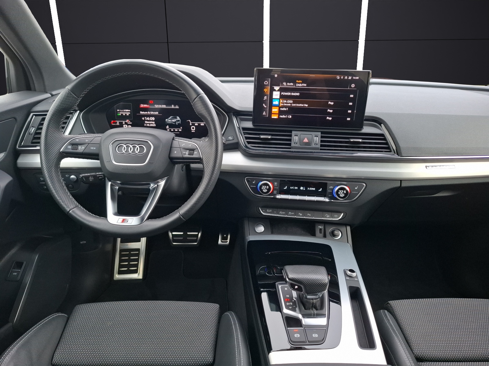 Fahrzeugabbildung Audi Q5 40 TDI quattro S-line S-tronic STH Matrix AHK Navi AVC ACC SH