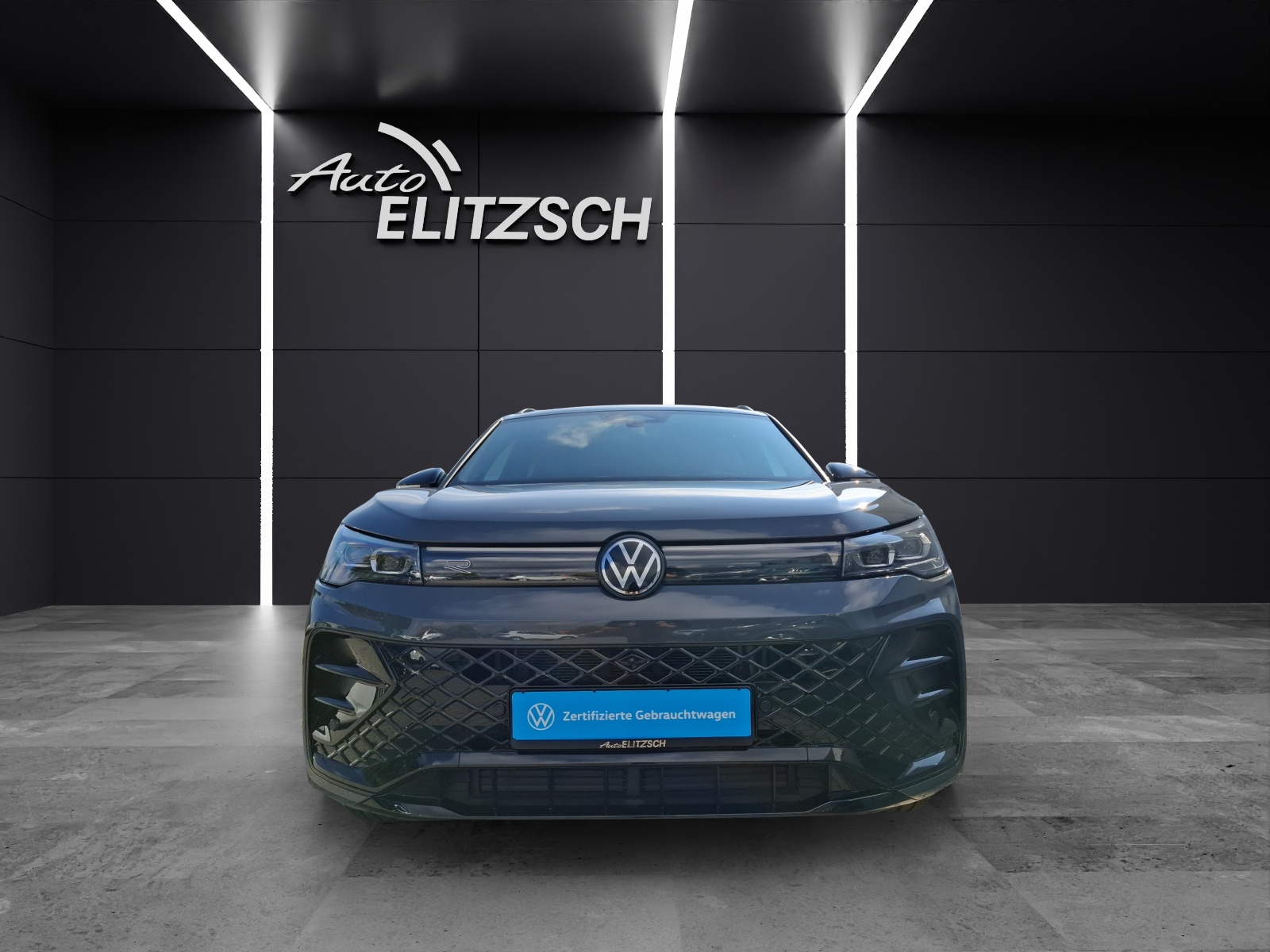 Fahrzeugabbildung Volkswagen Tiguan TDI R-Line DSG 4Mo Matrix AHK Navi HUD Pano Haman AID ACC RFK 20