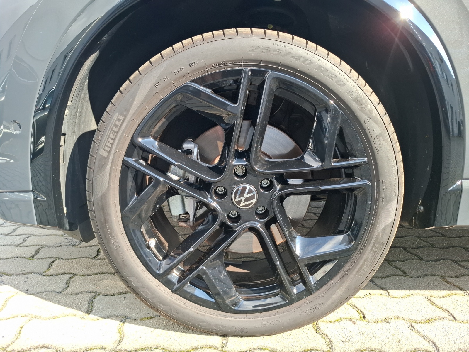 Fahrzeugabbildung Volkswagen Tiguan TDI R-Line DSG 4Mo Matrix AHK Navi HUD Pano Haman AID ACC RFK 20