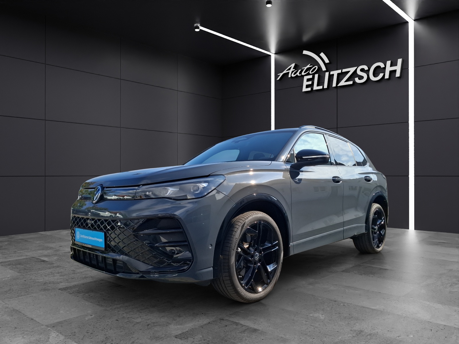 Fahrzeugabbildung Volkswagen Tiguan TDI R-Line DSG 4Mo Matrix AHK Navi HUD Pano Haman AID ACC RFK 20