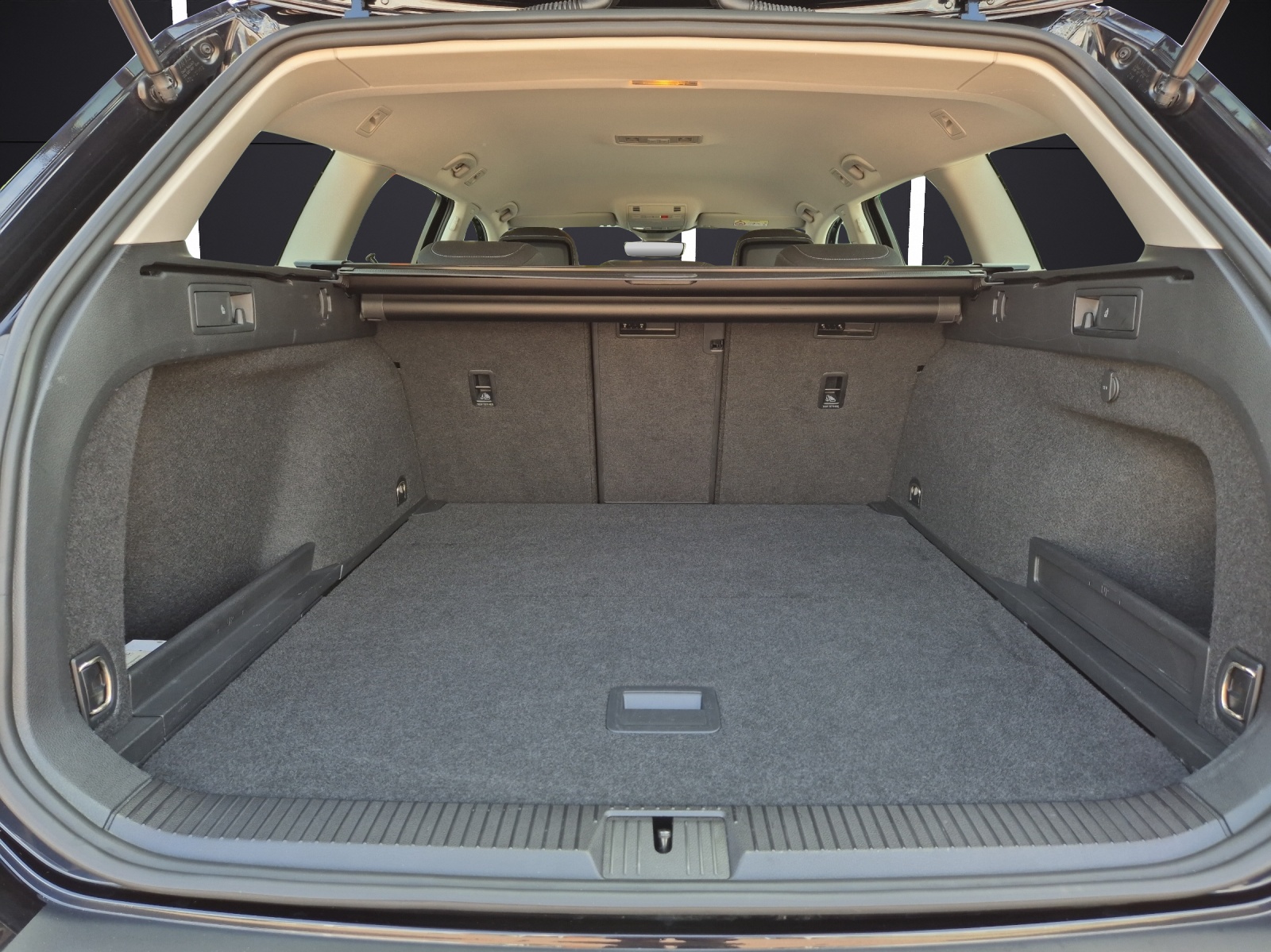 Fahrzeugabbildung Volkswagen Passat Variant TDI Business DSG Matrix Navi ACC RFK SH