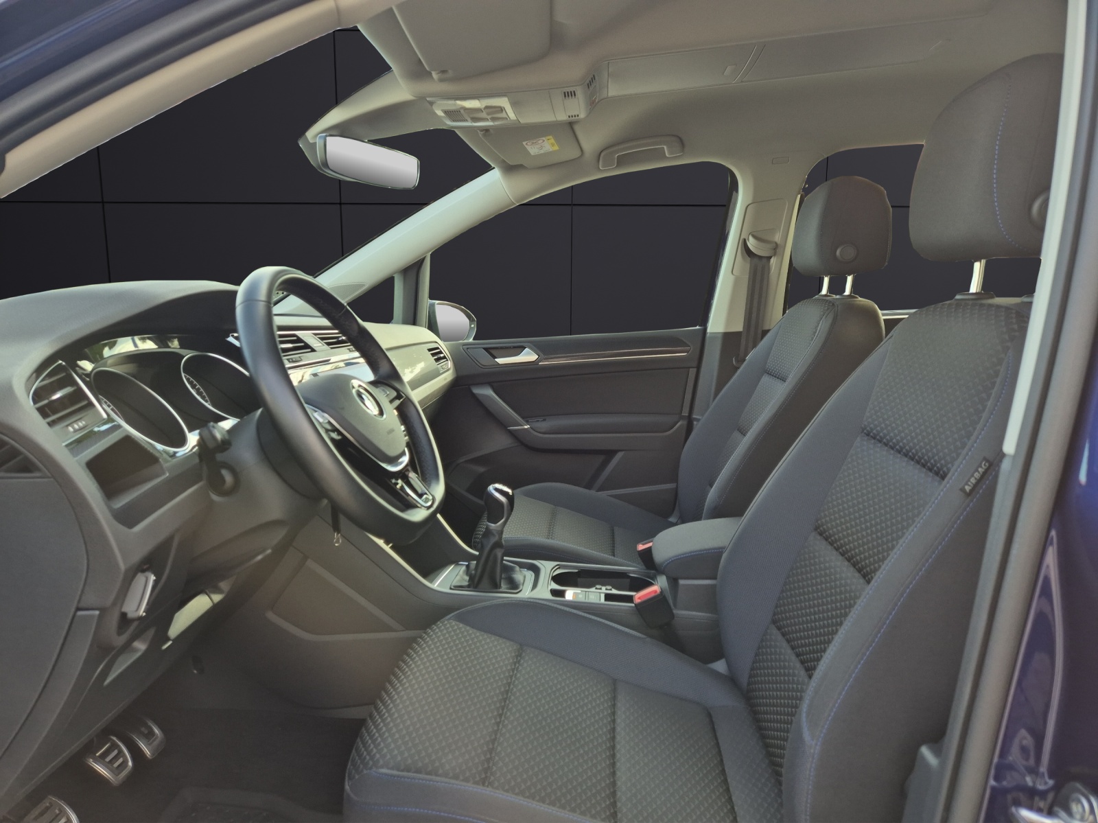 Fahrzeugabbildung Volkswagen Touran TSI United LED Navi ACC RFK SH