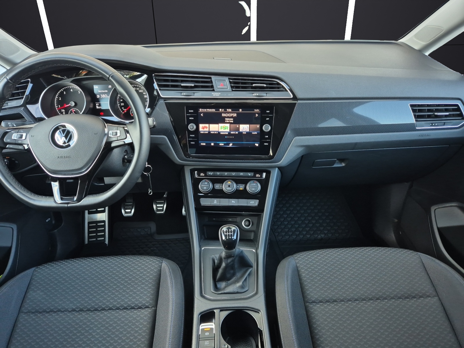 Fahrzeugabbildung Volkswagen Touran TSI United LED Navi ACC RFK SH