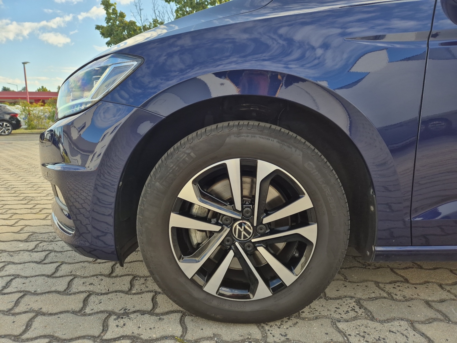 Fahrzeugabbildung Volkswagen Touran TSI United LED Navi ACC RFK SH
