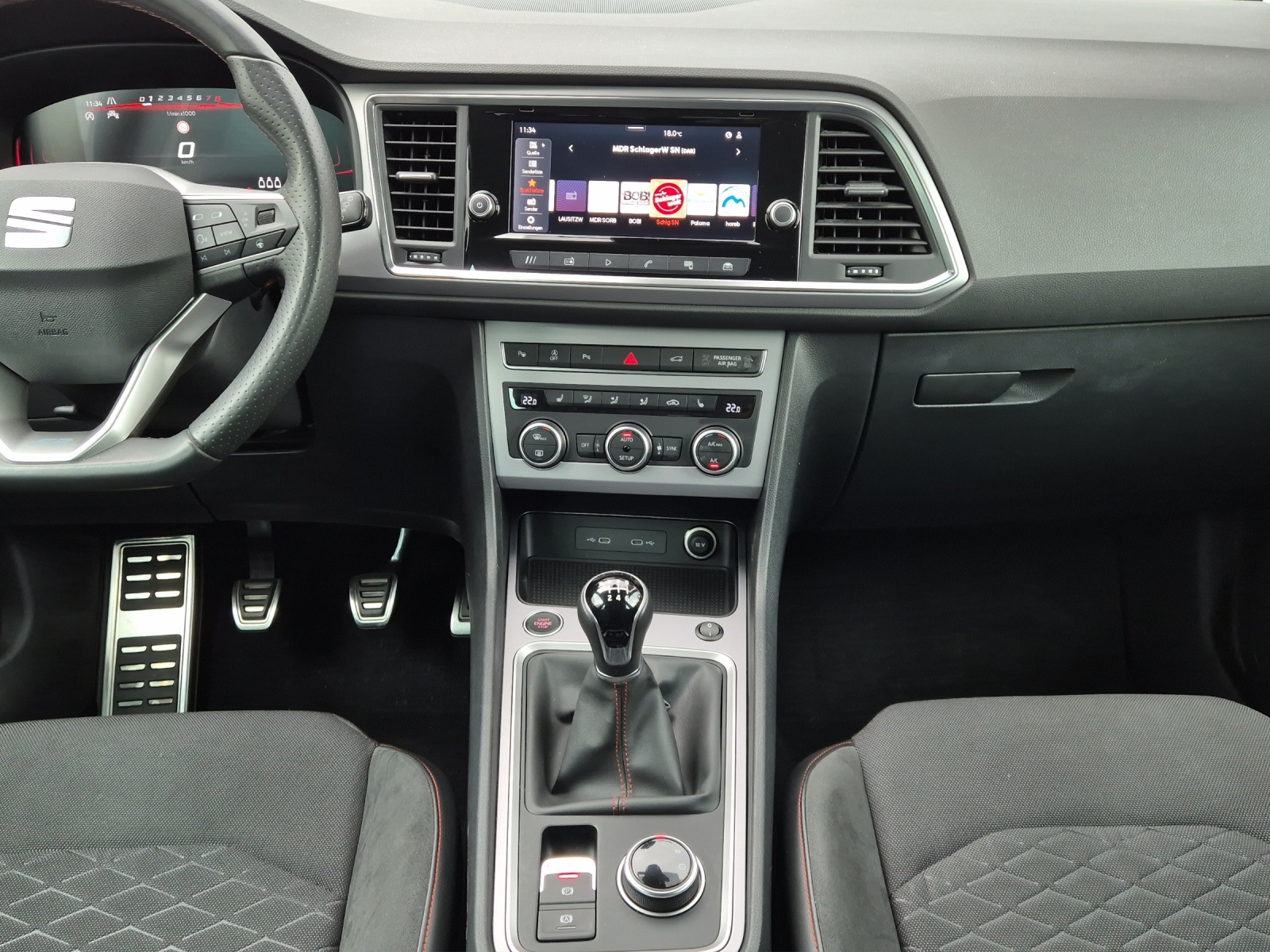 Fahrzeugabbildung SEAT Ateca TSI FR LED AHK CarPlay AID ACC RFK SHZ