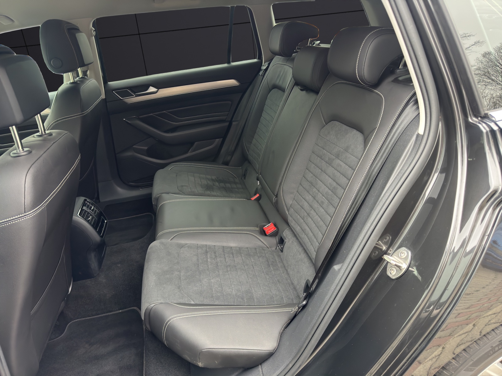 Fahrzeugabbildung Volkswagen Passat Variant Elegance LED Navi SHZ ACC VC beheiz FS